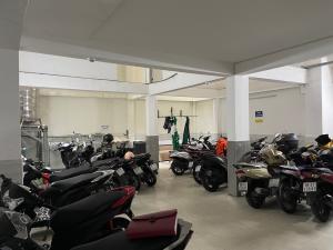 CĂN HÔ DỊCH VU HUỲNH VĂN NGHỆ TÂN BÌNH 204M2 5 TẦNG CHỈ  21TY5